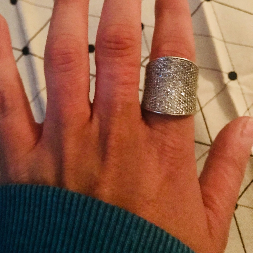 BEAUTIFUL 4.36ctw PAVE DIAMOND RING in WHITE GOLD